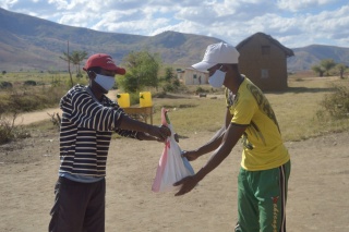 Communities in Madagascar helping to mobilise Mary's Meals