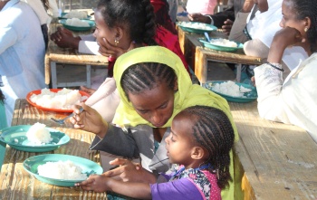 An Ethiopian mother feeds her child Marys Meals
