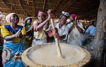 Volunteers cooking Marys Meals for their children