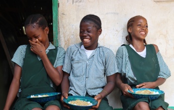 Children in Liberia eating food