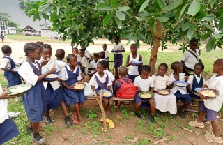 Children eating in Liberia