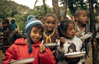 Madagascar children eating