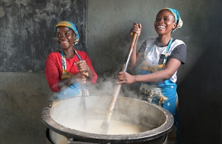 Image of cooks preparing school meals