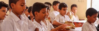 Children in Yemen eating Marys Meals