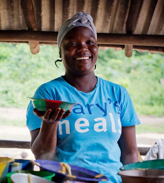 Volunteer cook in Liberia serving Marys Meals