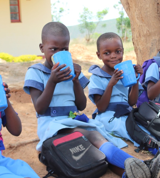 Children eating in Zimbabwe