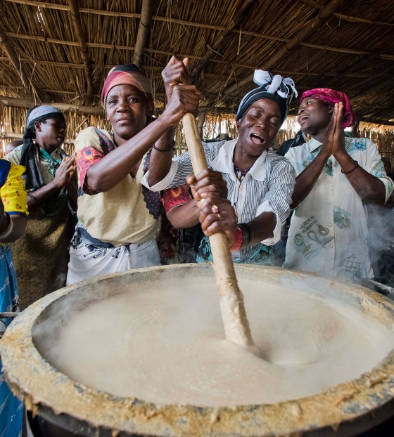 Volunteers cooking Marys Meals for their children