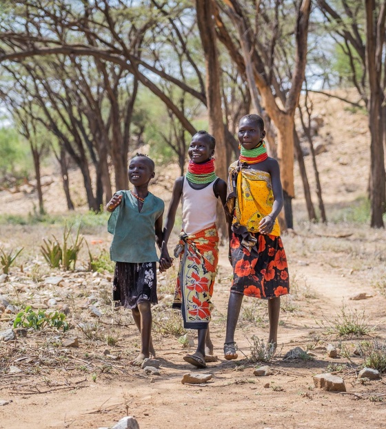Epur and her friends walking to school