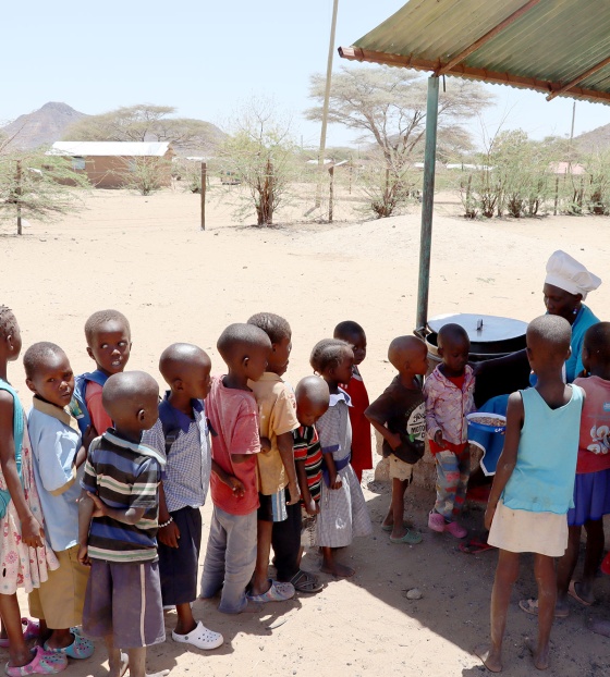 Children queuing for Marys Meals in Turkana
