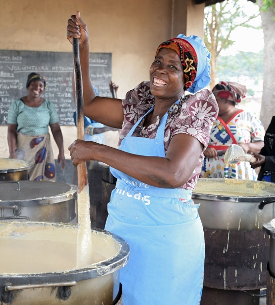 An image of volunteer cooks preparing school meals