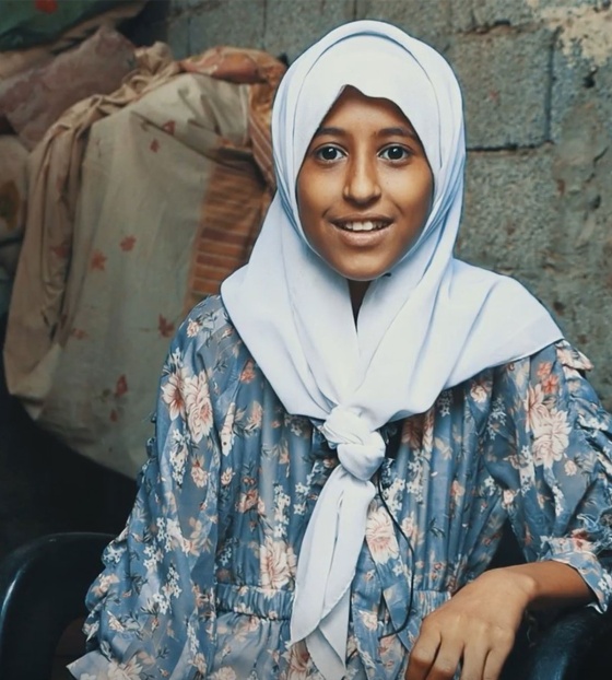 An image of a child in Yemen waiting for their school meal