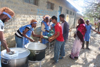 A line of internally displaced people's collecting rations from food station