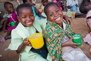Childen in Malawi enjoying their daily school meal