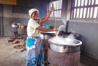 Volunteer cooking in Kitchen in Malawi