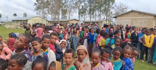 Children queueing for Mary's Meals food in Tigray