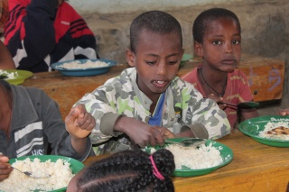 Children in a classroom in Ethiopia eating Mary's Meals