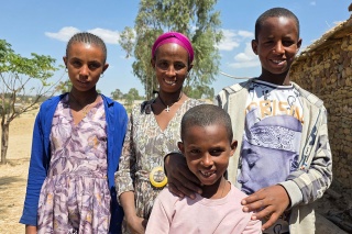 Image of Kidan and her family in Ethiopia