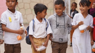 Children in Yemen walking and talking with each other